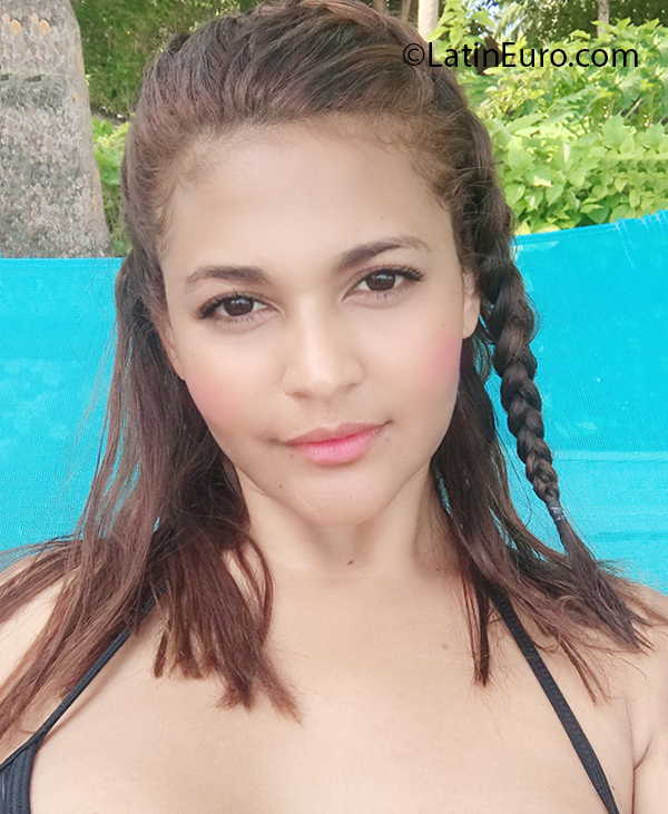 Date this attractive Colombia girl Jessica from Medellin CO26947