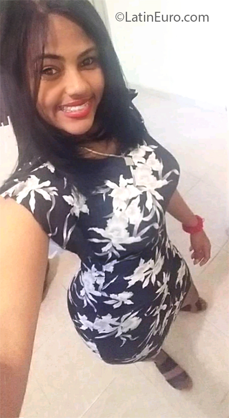 Date this hot Dominican Republic girl Fernanda from Santo Domingo DO37644