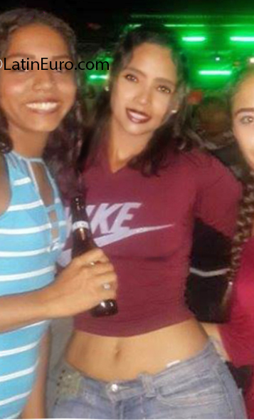 Date this nice looking Venezuela girl Kelly from Caracas VE3053