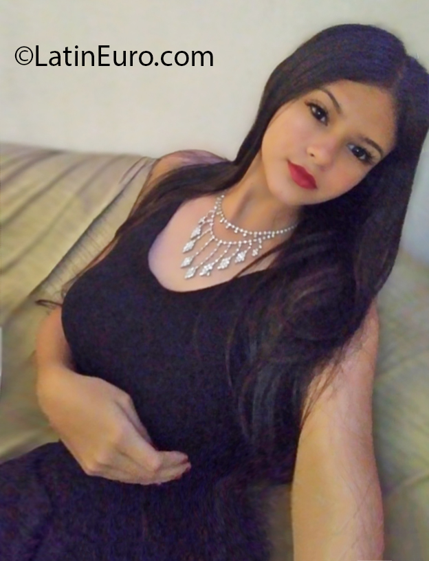 Date this foxy Venezuela girl Jenifer from Bolivar VE3060