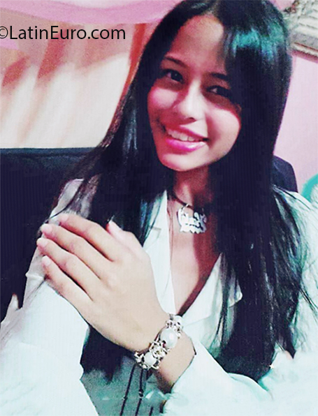 Date this gorgeous Venezuela girl Karla from Coro VE3069