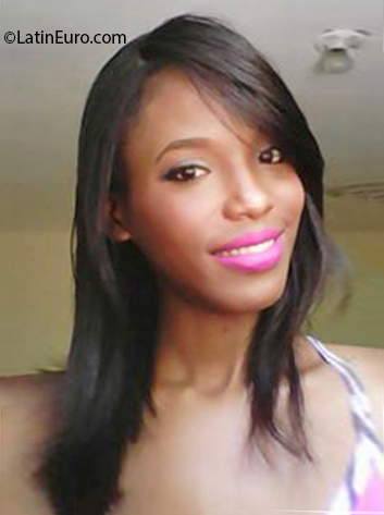 Date this lovely Dominican Republic girl Gisely from Santo Domingo DO37697