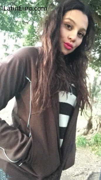 Date this voluptuous Argentina girl Julieta from Buenos Aires AR366