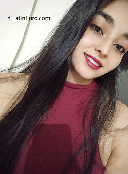Date this sultry Colombia girl Yessica from Medellin CO27033