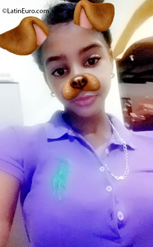 Date this nice looking Dominican Republic girl Luci from La Vega DO37754