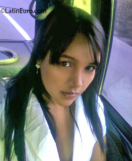 Date this foxy Venezuela girl Katherine from Caracas VE3093