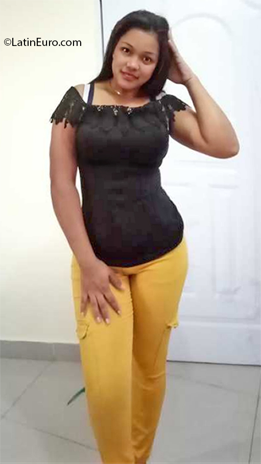 Date this fun Dominican Republic girl Dargelis from Santo Domingo DO37797