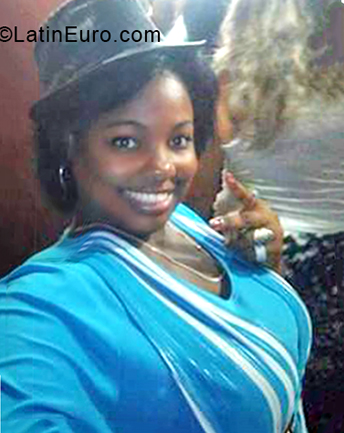 Date this stunning Cuba girl Daylin from Havana CU673