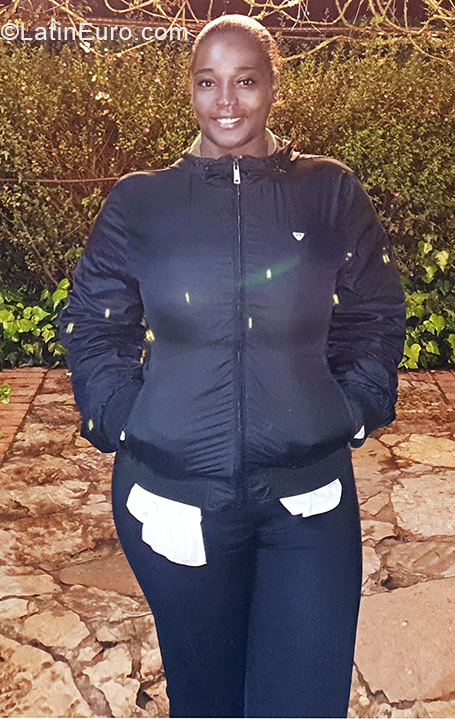 Date this young Colombia girl Lili from Bogota CO27107