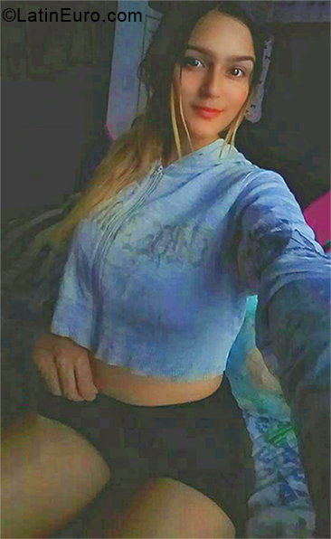 Date this fun Colombia girl Dani from Cali CO27108