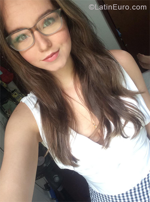 Date this gorgeous Colombia girl Camila from Bucaramanga CO27314