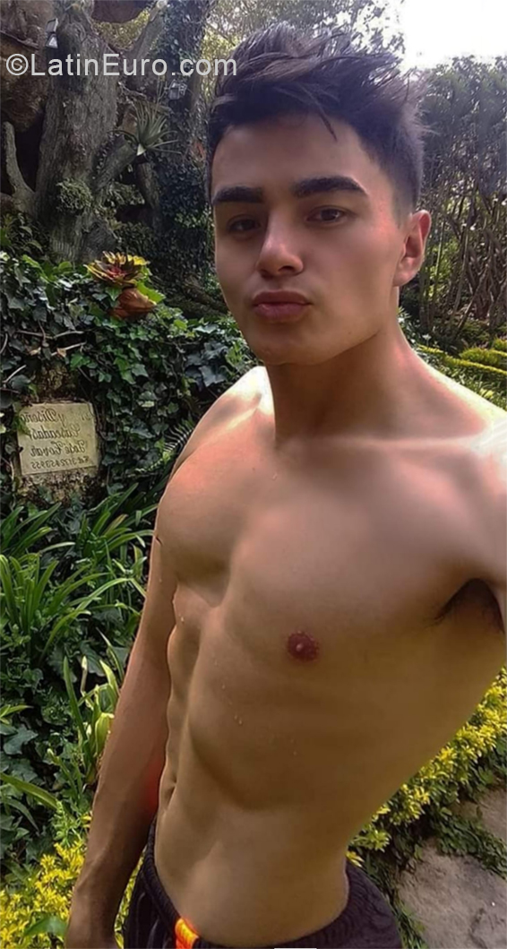 Date this sensual Colombia man Luis from Bogota CO27112