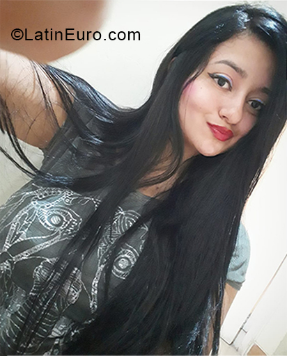 Date this delightful Colombia girl Erika from Medellin CO27140