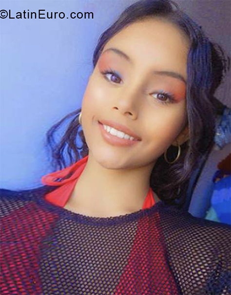 Date this sensual Colombia girl Kristal from Cali CO27145