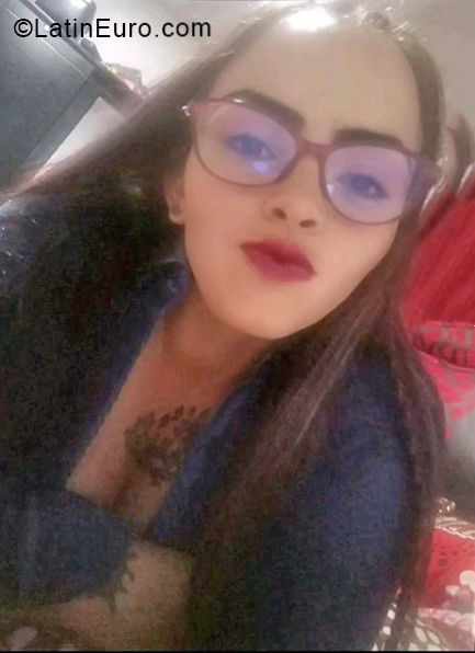 Date this georgeous Colombia girl Erika from Bogota CO27175