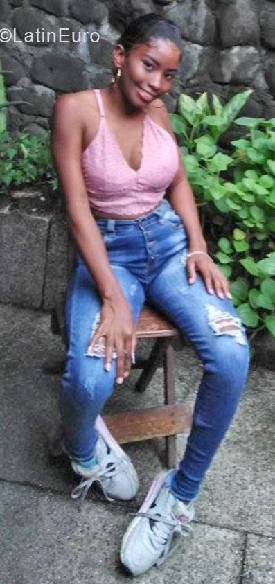 Date this hard body Colombia girl Jasy from Cali CO27188