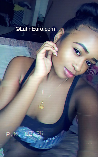 Date this sensual Colombia girl Nia from Cali CO27194