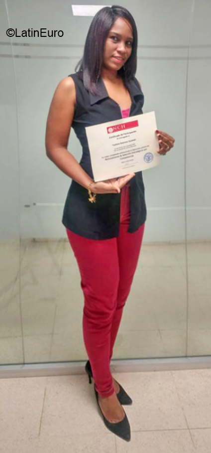 Date this good-looking Dominican Republic girl Yvelise from Santo Domingo DO37975