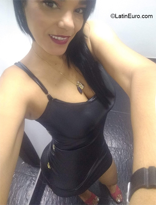 Date this sultry Colombia girl Karina from Bucaramanga CO27272