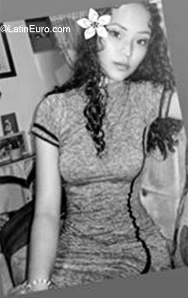 Date this charming Colombia girl Danny from Florencia CO27217