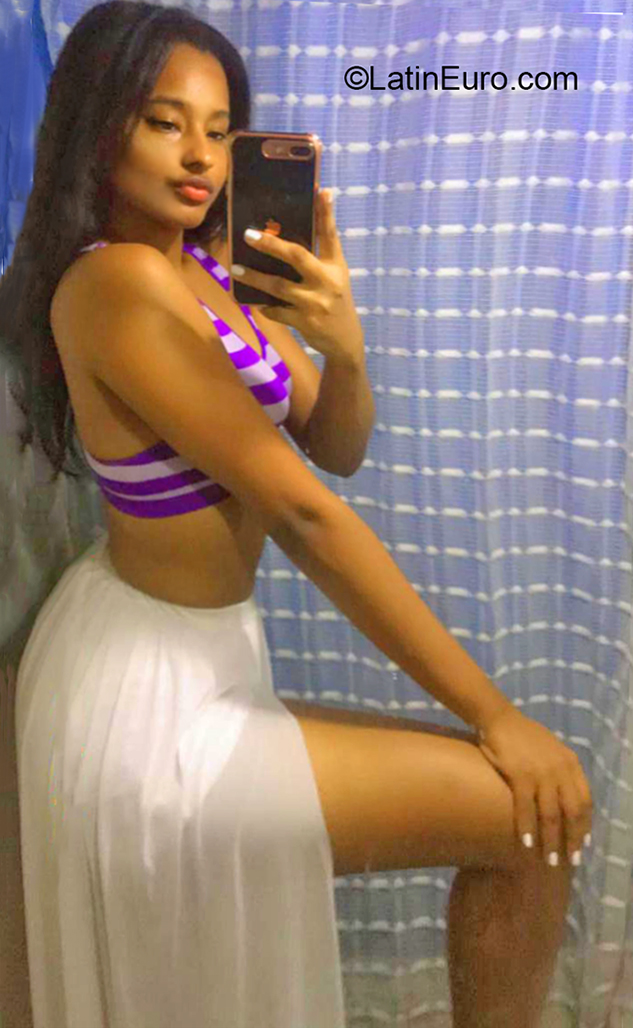 Date this exotic Dominican Republic girl Ana from La Vega DO38002