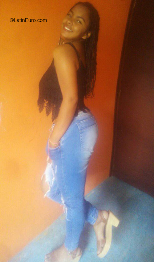 Date this charming Colombia girl Shayia from Bogota CO27241