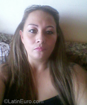 Date this delightful Colombia girl Monica from Sevilla CO27248