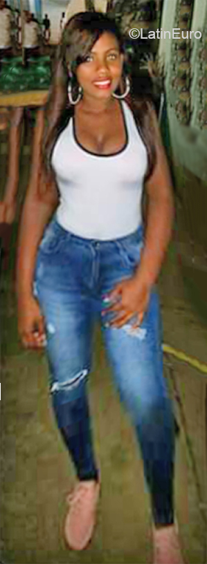 Date this nice looking Dominican Republic girl Rosa from Santo Domingo DO38036