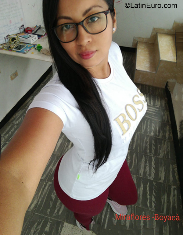 Date this sultry Colombia girl Sandra from Miraflores CO27258