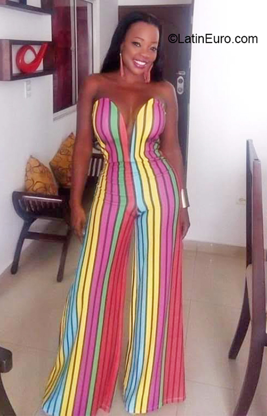 Date this athletic Colombia girl Stefania from Cali CO27262