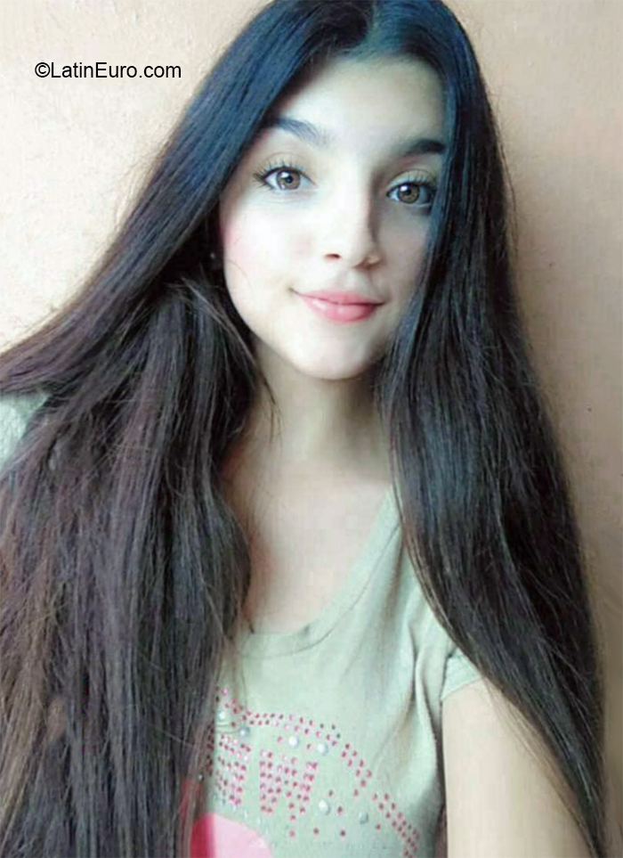 Date this good-looking Costa Rica girl Lusini from San Jose CR388