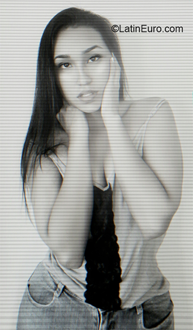 Date this hot Venezuela girl Andrea from Ciudad Guayana VE3175