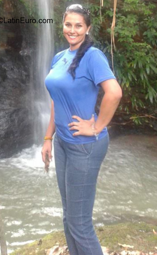 Date this stunning Colombia girl Gabriela from Medellin CO27282