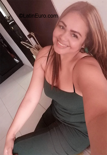 Date this voluptuous Colombia girl Claudia from Barranquilla CO27287