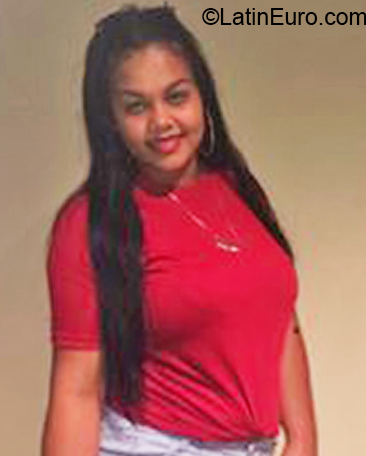 Date this hard body Dominican Republic girl Mari from Santiago DO38062