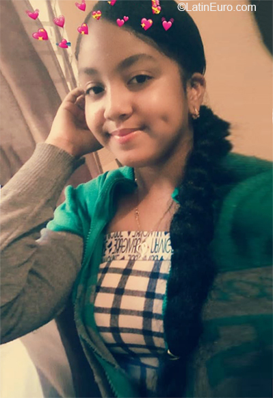 Date this foxy Dominican Republic girl Mayelin from Santo Domingo DO38063