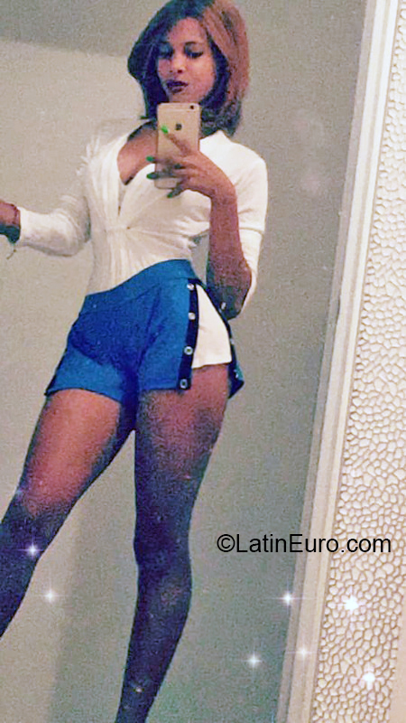 Date this funny Dominican Republic girl Yaniris from Santo Domingo DO38070