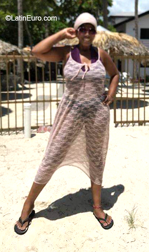 Date this charming Dominican Republic girl Joanna from Santo Domingo DO38153
