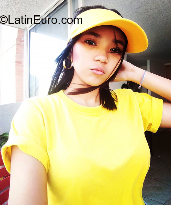 Date this gorgeous Colombia girl Isa from Barranquilla CO27362