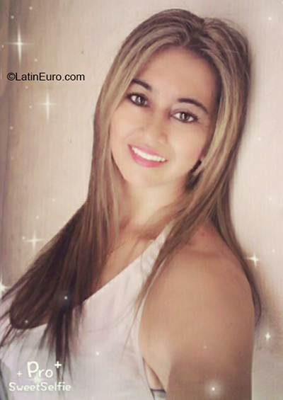 Date this sensual Colombia girl Miyelay from Cota CO27370