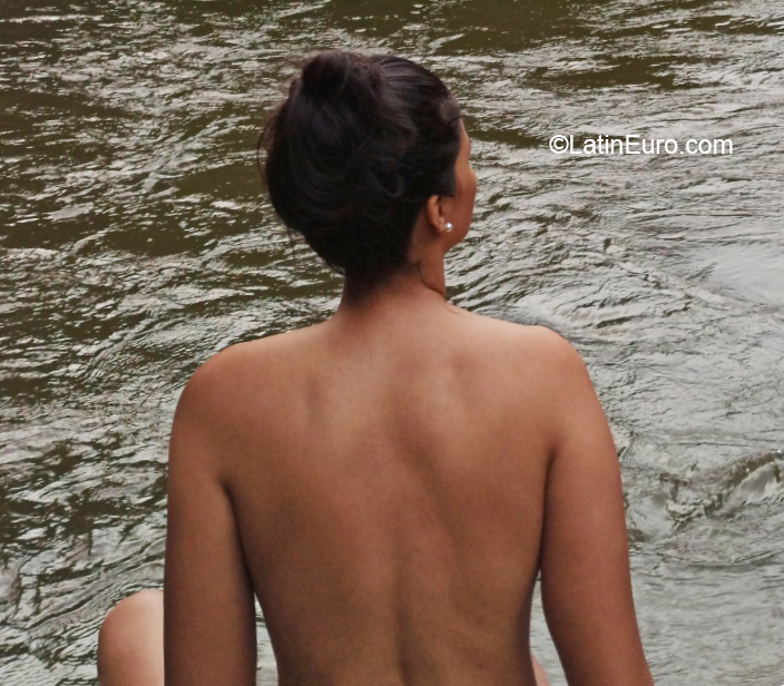 Date this nice looking Colombia girl Laura from Bogota CO27371