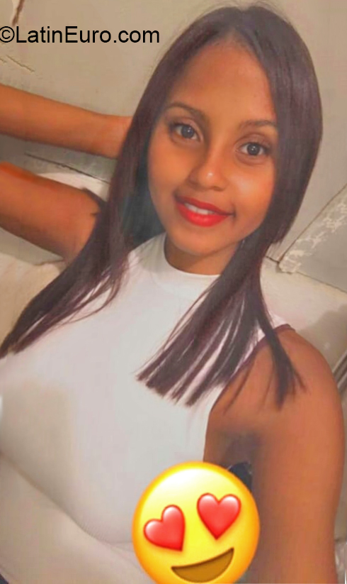 Date this charming Dominican Republic girl Laura from Santo Domingo DO38194