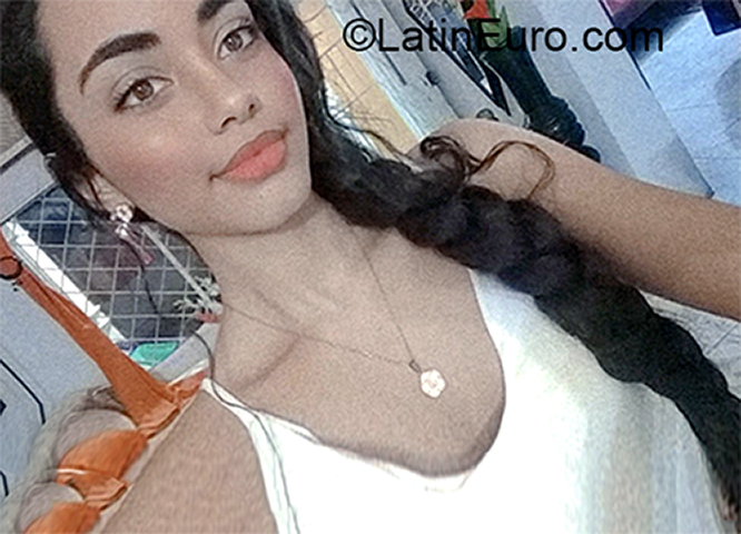 Date this hot Colombia girl Yul from Cartagena CO27394