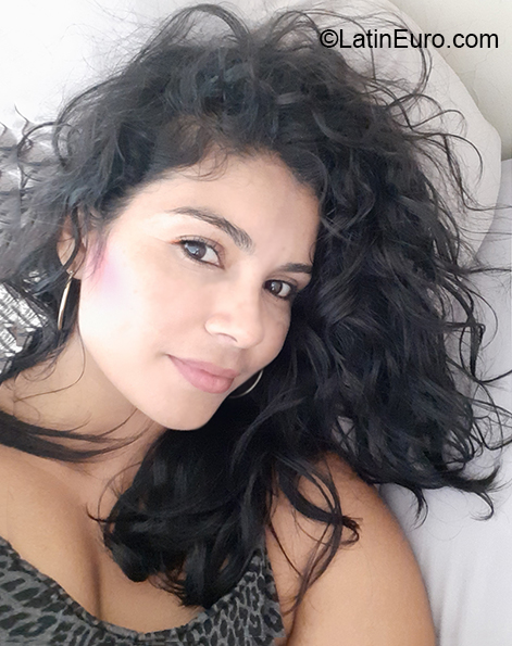 Date this good-looking Ecuador girl Yojany from Guayaquil EC499