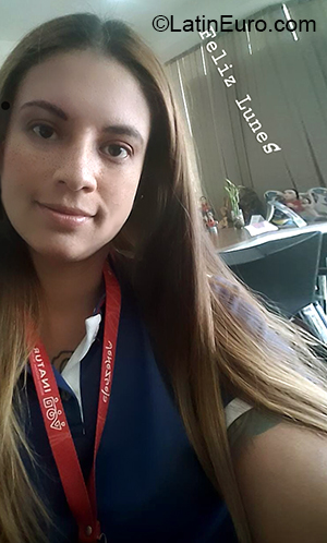 Date this gorgeous Venezuela girl Karime from Valencia VE3218
