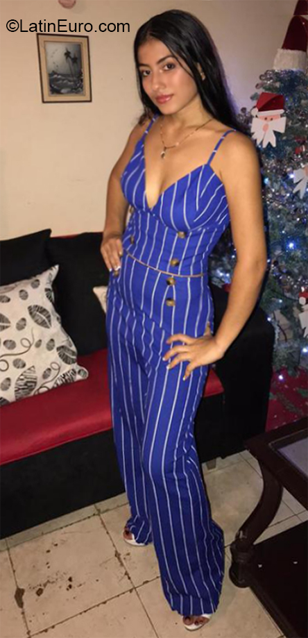 Date this tall Colombia girl Vanessa from Buenaventura Valle CO27478