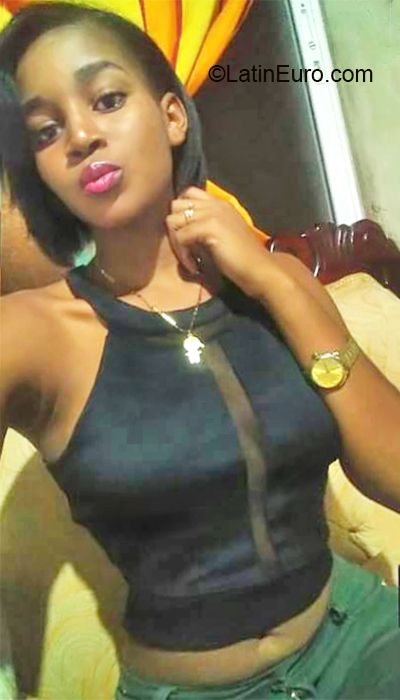 Date this fun Dominican Republic girl La Mery from Santo Domingo DO38244