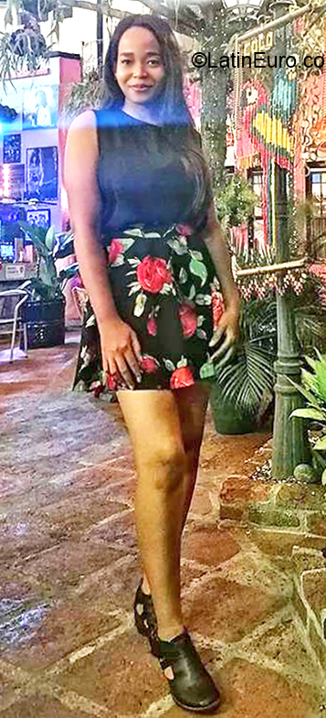 Date this foxy Colombia girl Mara from Cali CO27509