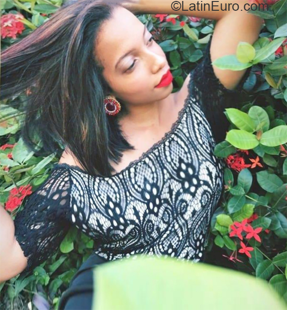 Date this sensual Dominican Republic girl Indhira from Sabana de la mar DO38264
