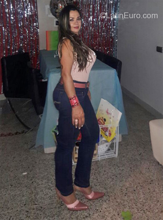 Date this stunning Colombia girl Luz from Medellin CO27548